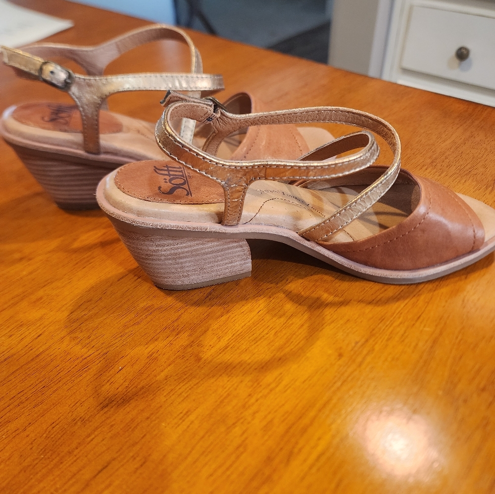 Sofft Sandals, tan and gold leather, size 8. NWOT.
